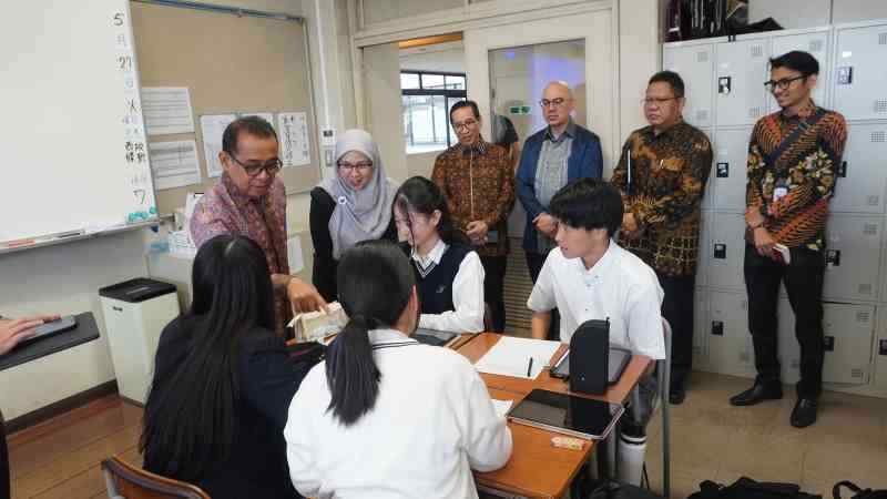 Kindai University High School, pratikno Kindai University High School, menko pmk Kindai University High School, menko pmk, pratikno